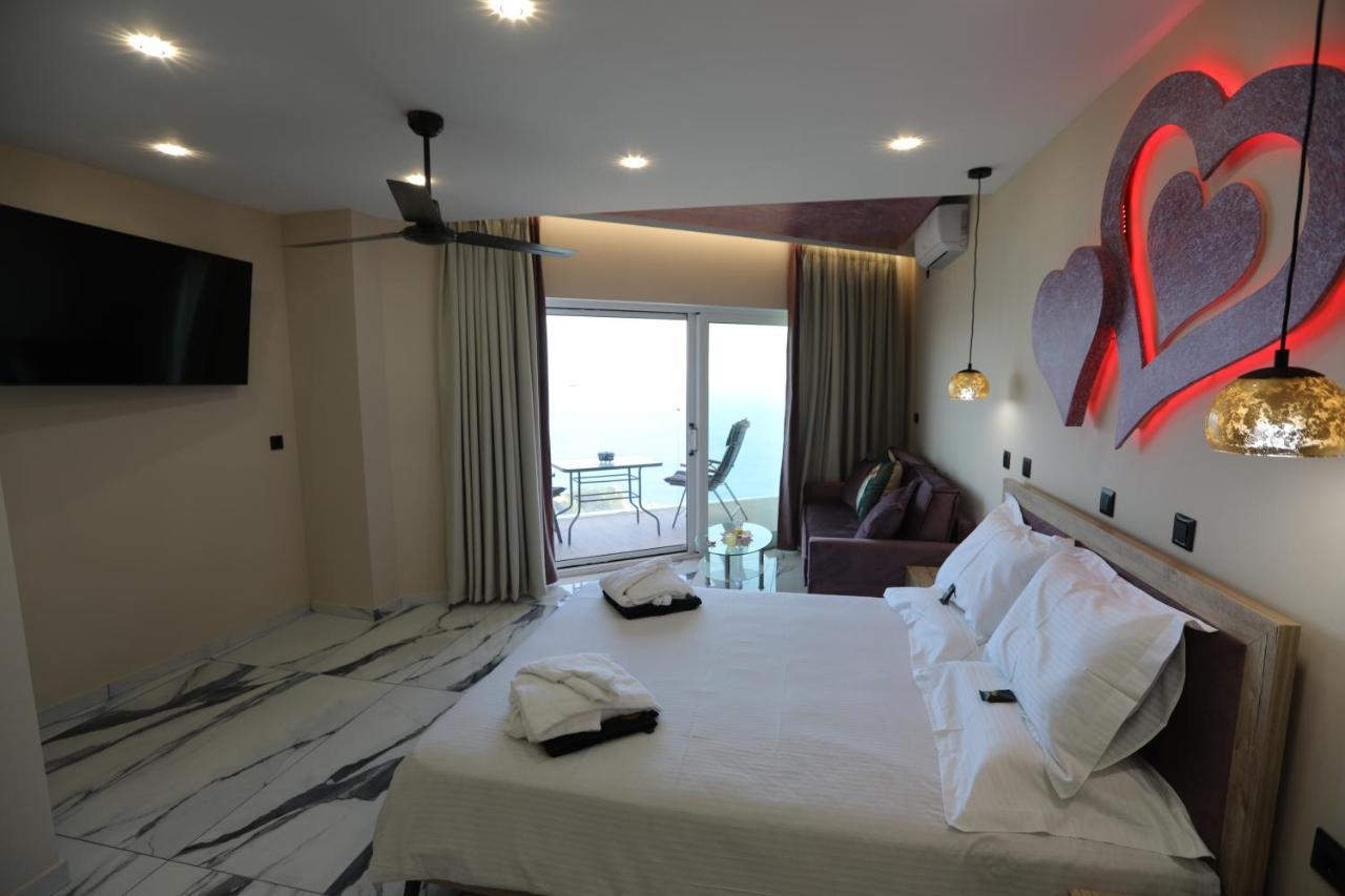 Golden Fox Studios And Suites Lákones 外观 照片