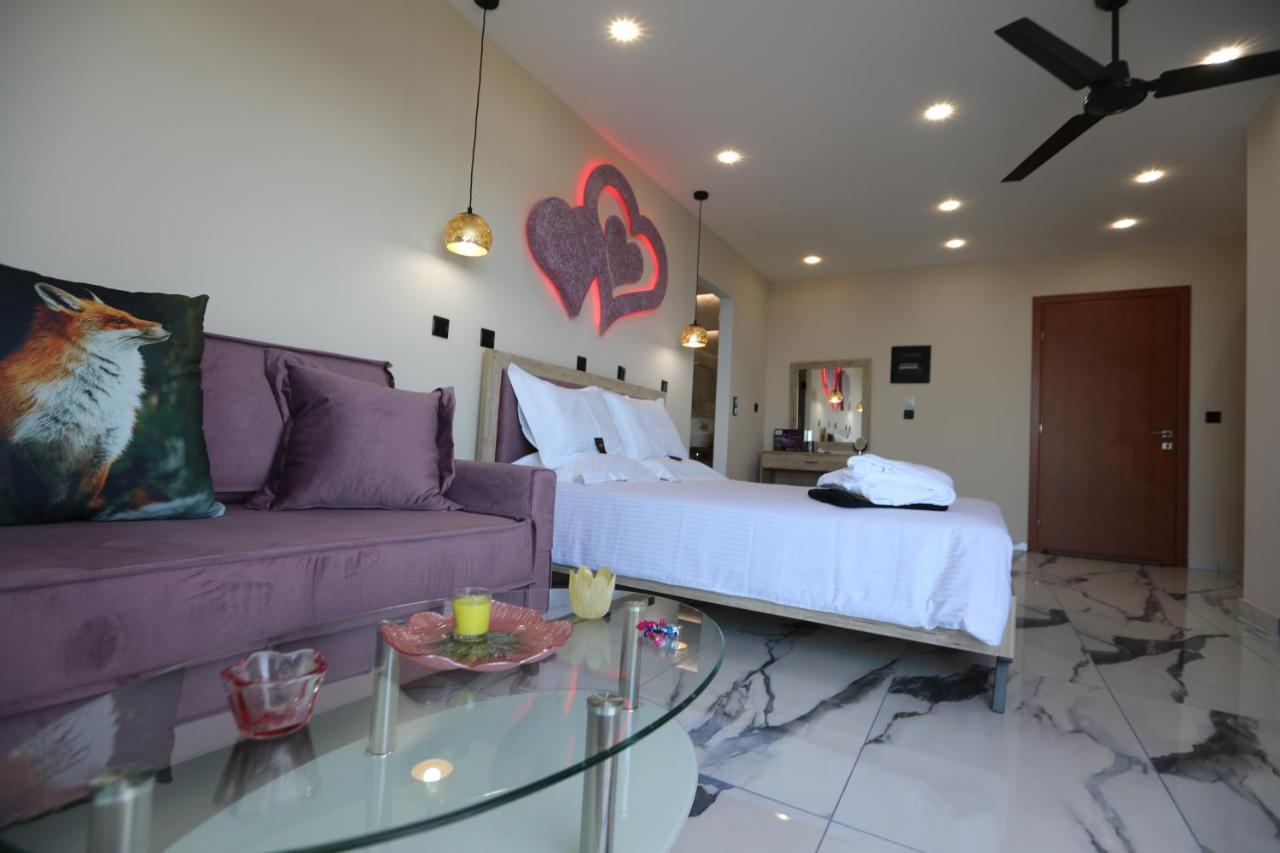 Golden Fox Studios And Suites Lákones 外观 照片