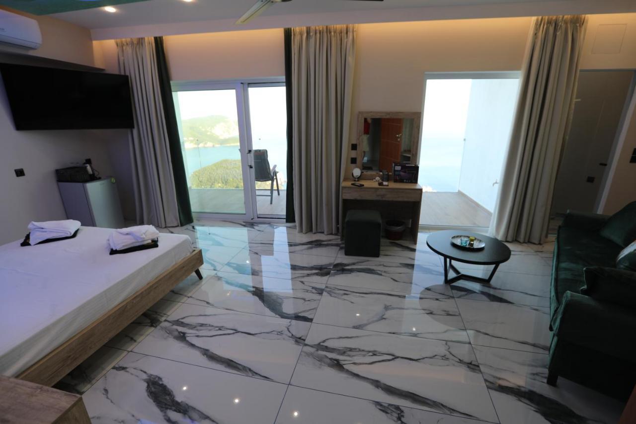 Golden Fox Studios And Suites Lákones 外观 照片
