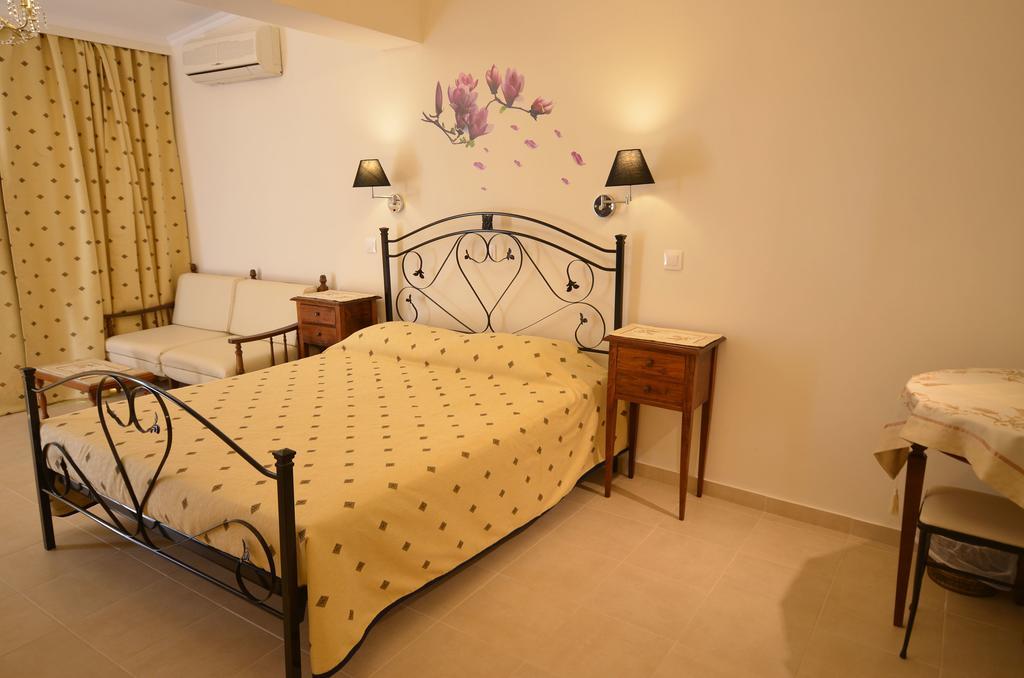 Golden Fox Studios And Suites Lákones 外观 照片