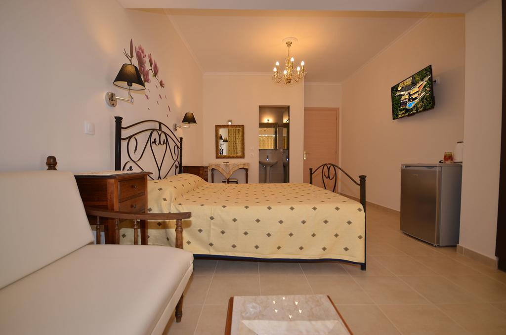 Golden Fox Studios And Suites Lákones 外观 照片