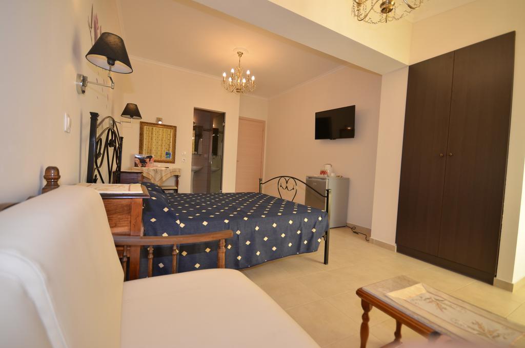 Golden Fox Studios And Suites Lákones 外观 照片