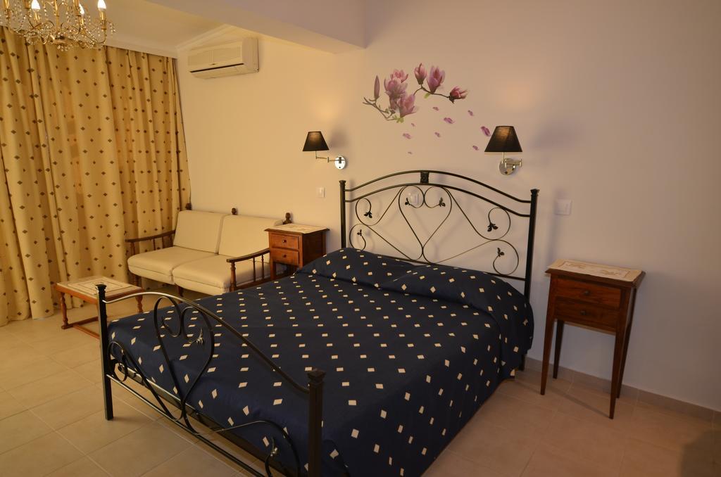 Golden Fox Studios And Suites Lákones 外观 照片
