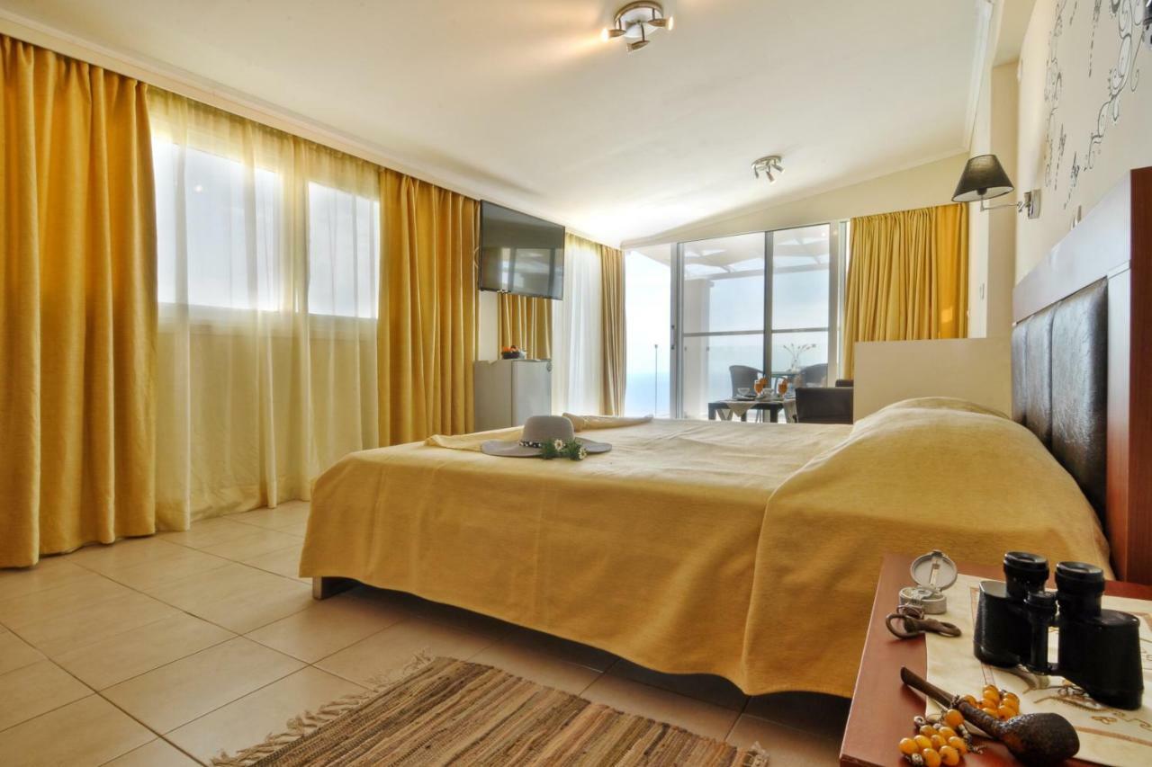 Golden Fox Studios And Suites Lákones 外观 照片