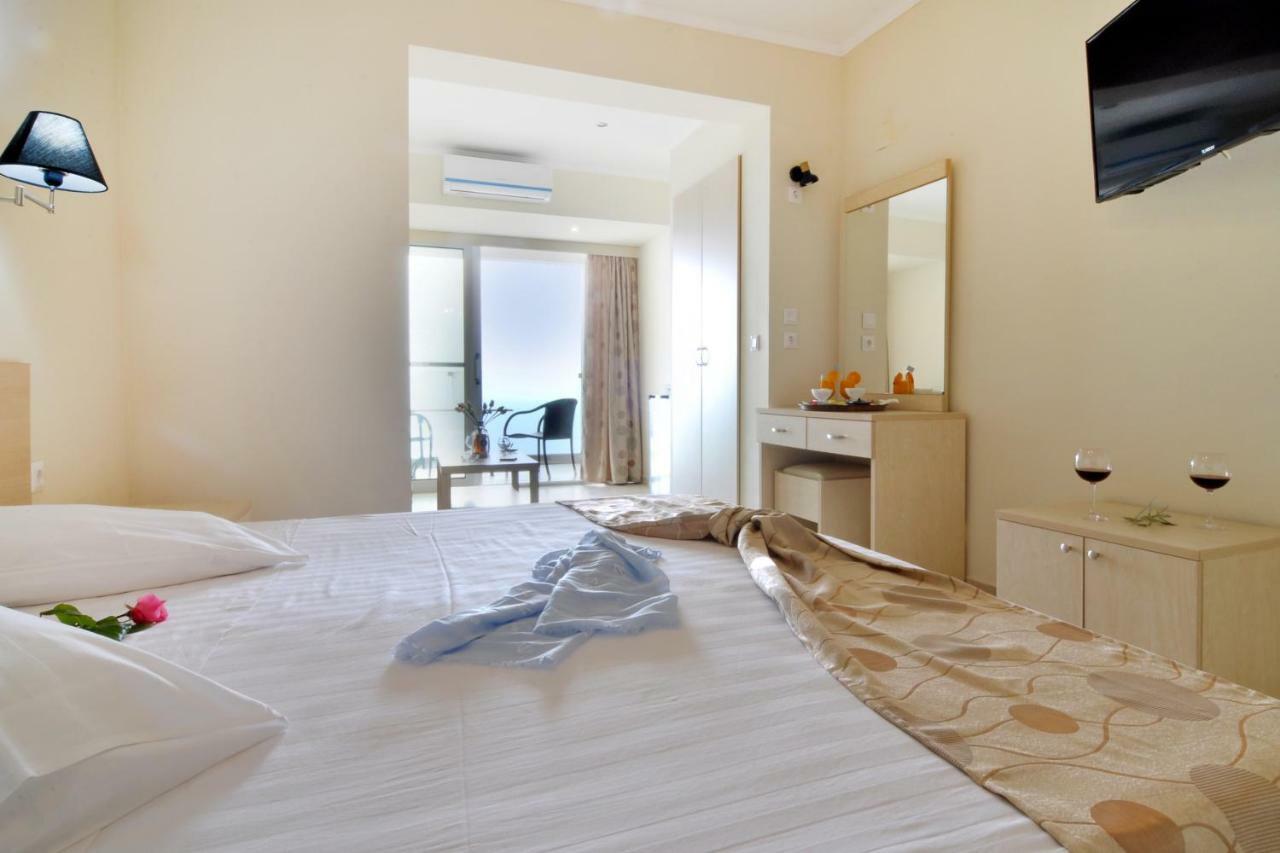 Golden Fox Studios And Suites Lákones 外观 照片