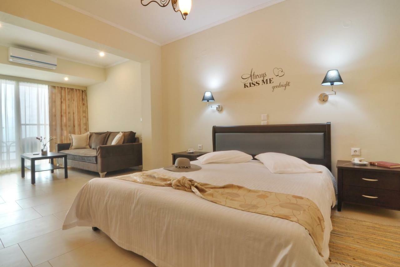 Golden Fox Studios And Suites Lákones 外观 照片