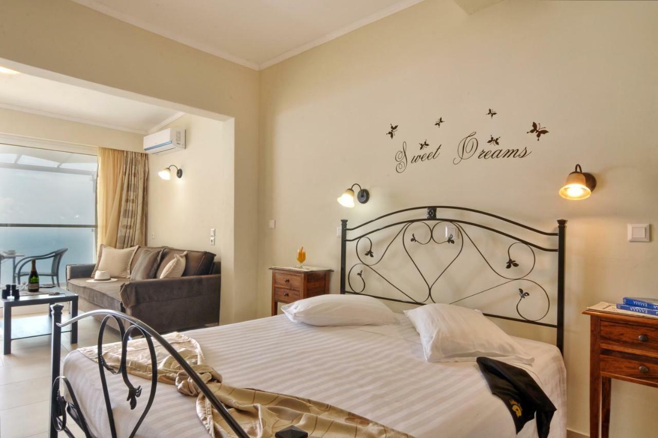 Golden Fox Studios And Suites Lákones 外观 照片