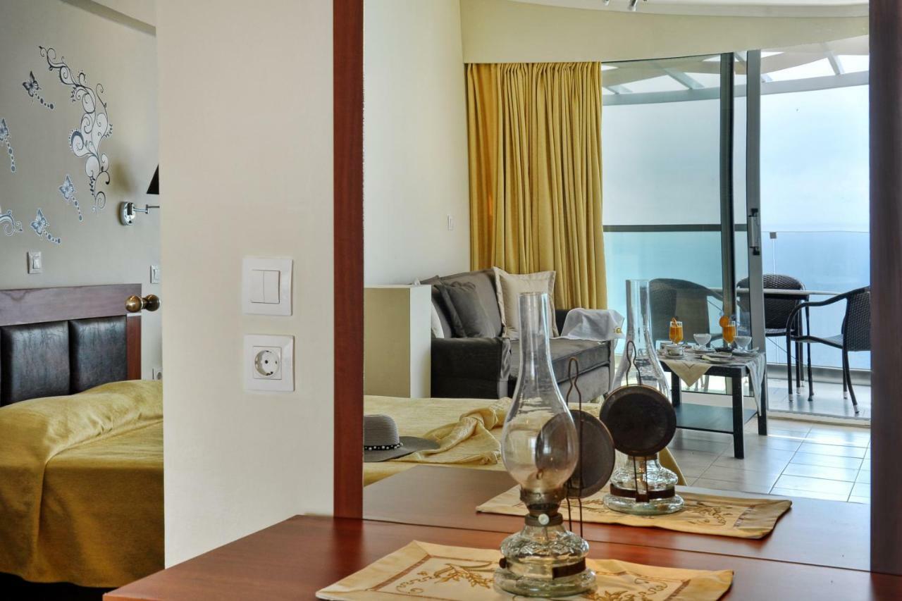 Golden Fox Studios And Suites Lákones 外观 照片