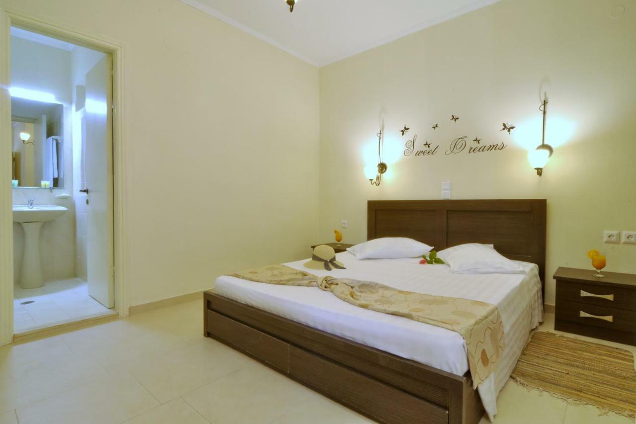 Golden Fox Studios And Suites Lákones 外观 照片